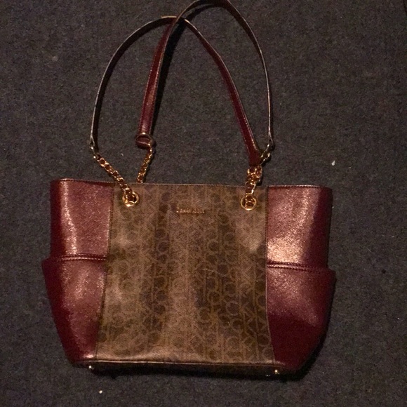 Beautiful burgundy Calvin Klein Purse - Picture 1 of 3